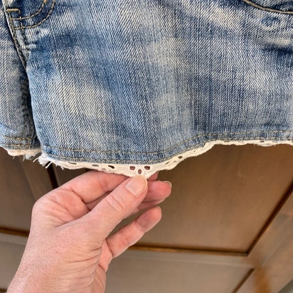 COPY - CANDIE’s denim shortie shorts low rise 3 in inseam lace trim size 1 - Picture 7 of 7